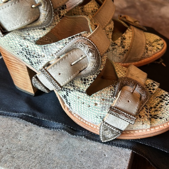 Brand new free bird sandals - Picture 6 of 10